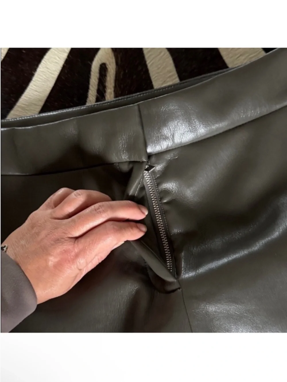 NWT Aritzia Wilfred REN Faux Leather Mini Skort Sz 10/M Green Zipper front